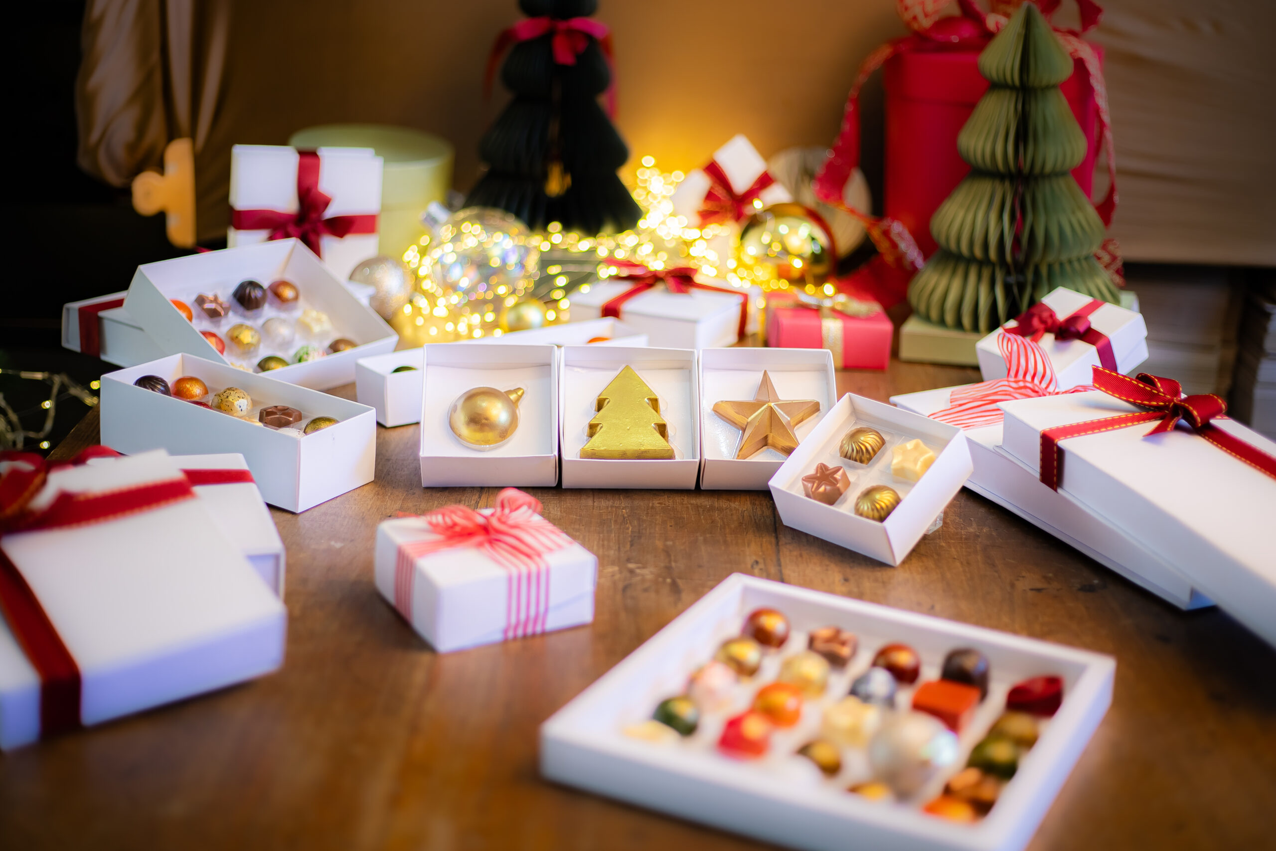 O Natal da Dots transforma símbolos em coleção de chocolate de autorais