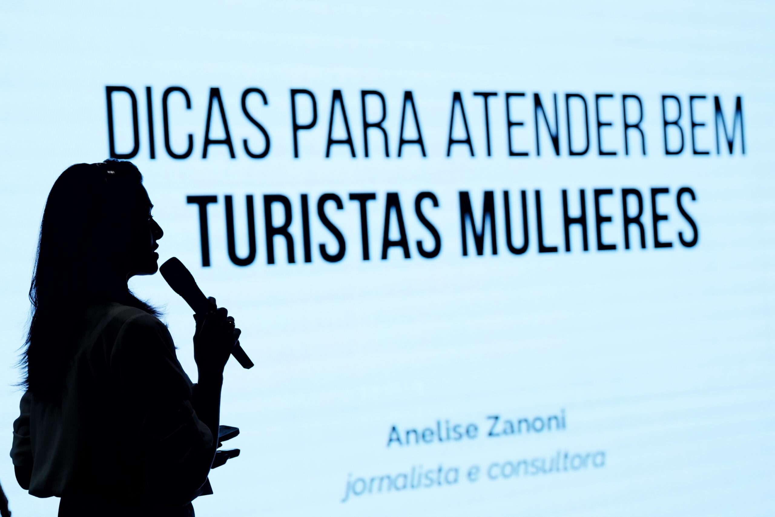 Mulheres que viajam sozinhas ganham protagonismo em pesquisa inédita na UGART 2026